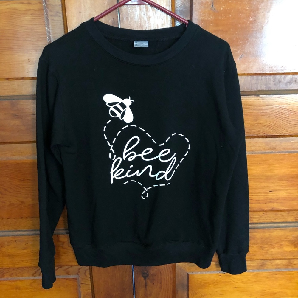 Bee Kind Sweatshirt 🐝 sz M